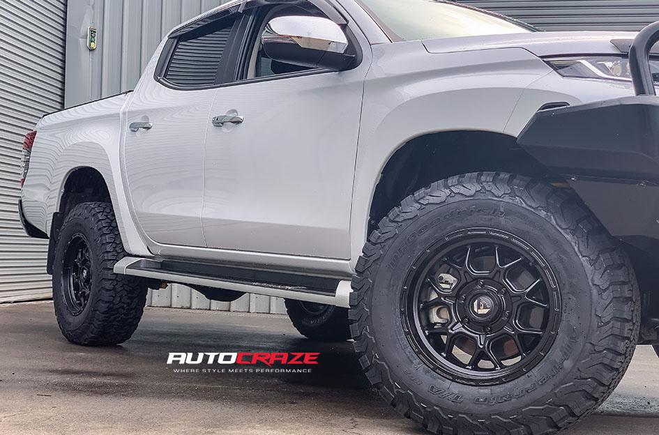 MITSUBISHI TRITON TECH MATTE BLACK